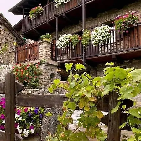 Vakantiehuis Il Castello Di Darany Saint Nicolas